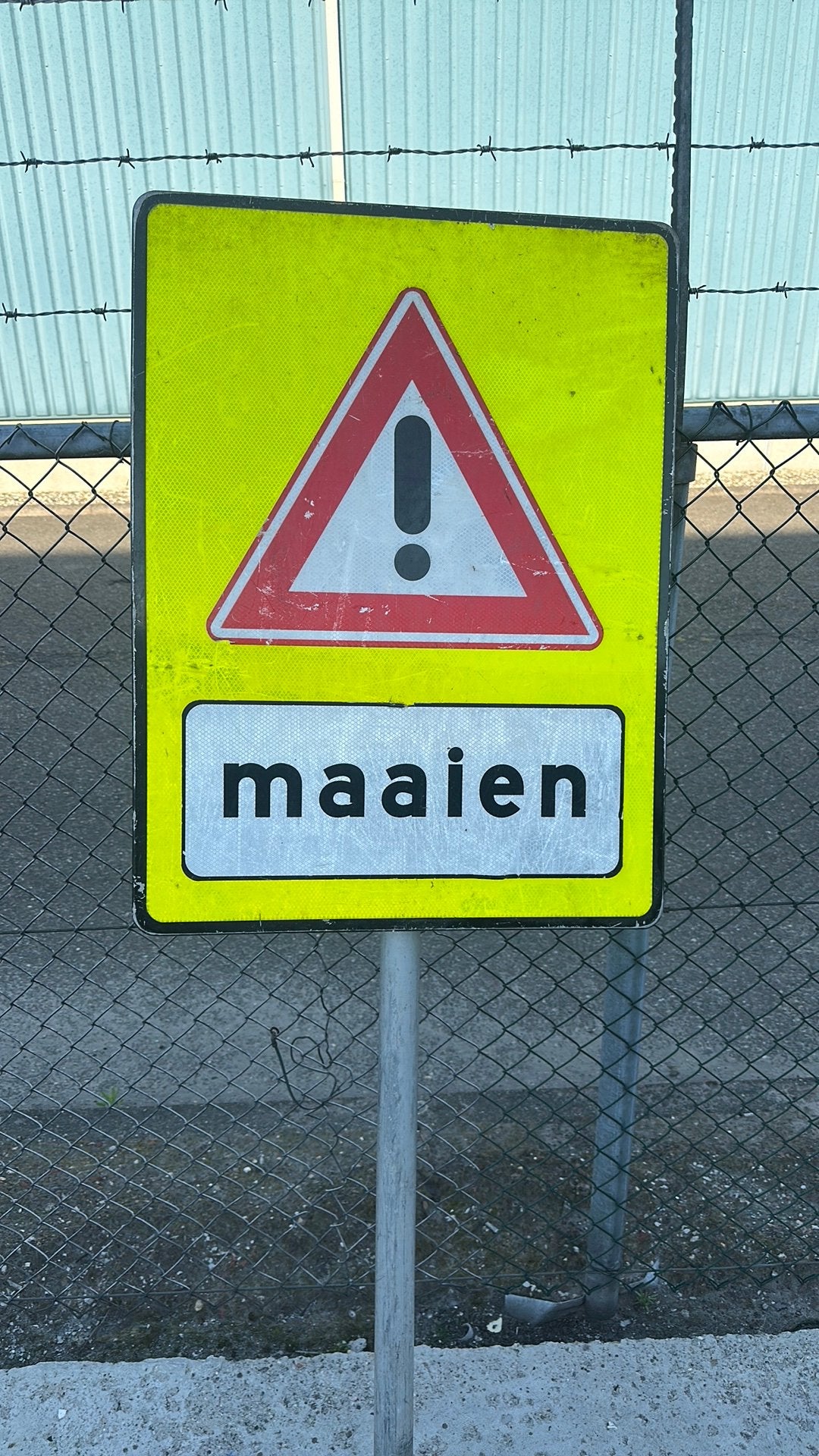 Verkeersbord maaien, Ophalen, Zo goed als nieuw