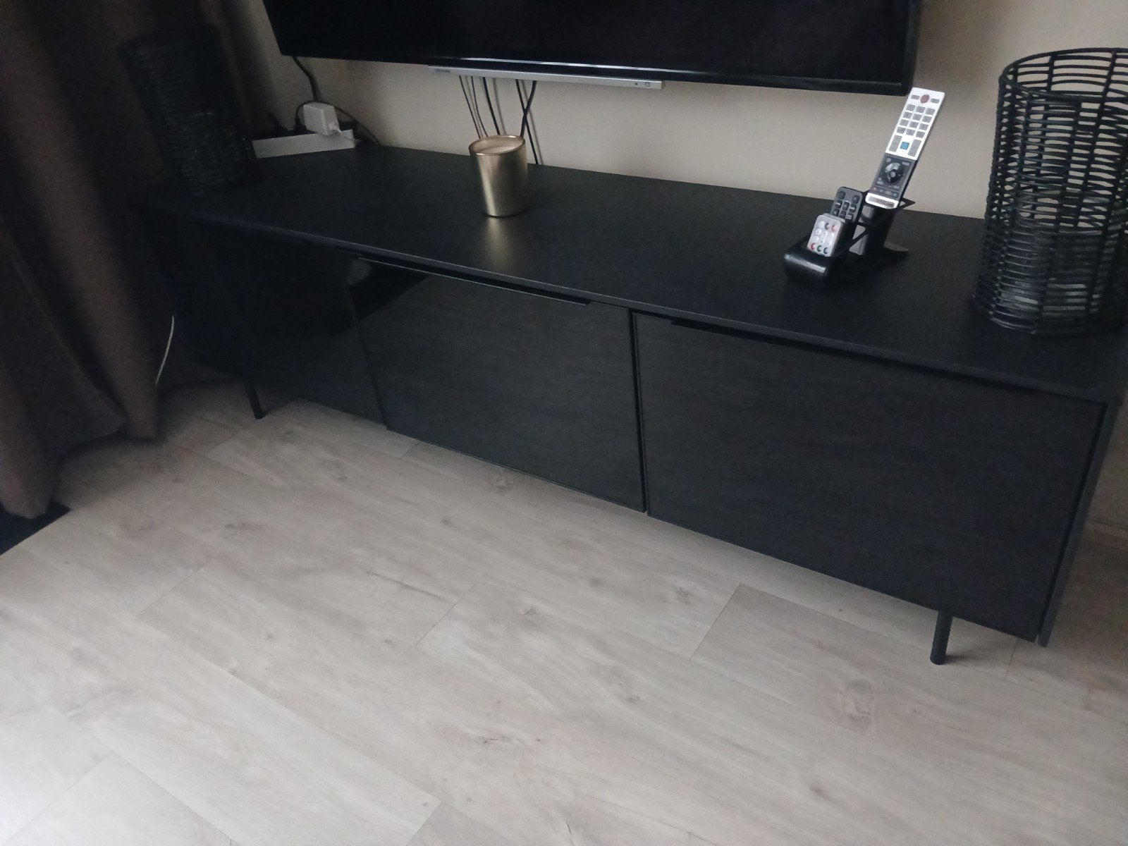 Tv meubel RANNAS, Ophalen, 150 tot 200 cm, Zo goed als nieuw, Minder dan 100 cm