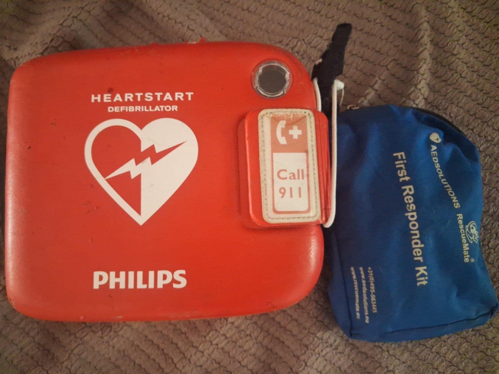 Philips AED Hart defibrillator, Diversen, Verpleegmiddelen, Zo goed als nieuw, Ophalen of Verzenden