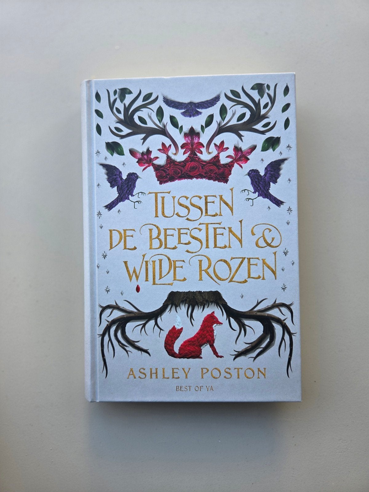 Tussen de Beesten & Wilde Rozen - Ashley Poston, Ophalen of Verzenden, Nieuw, Ashley Poston