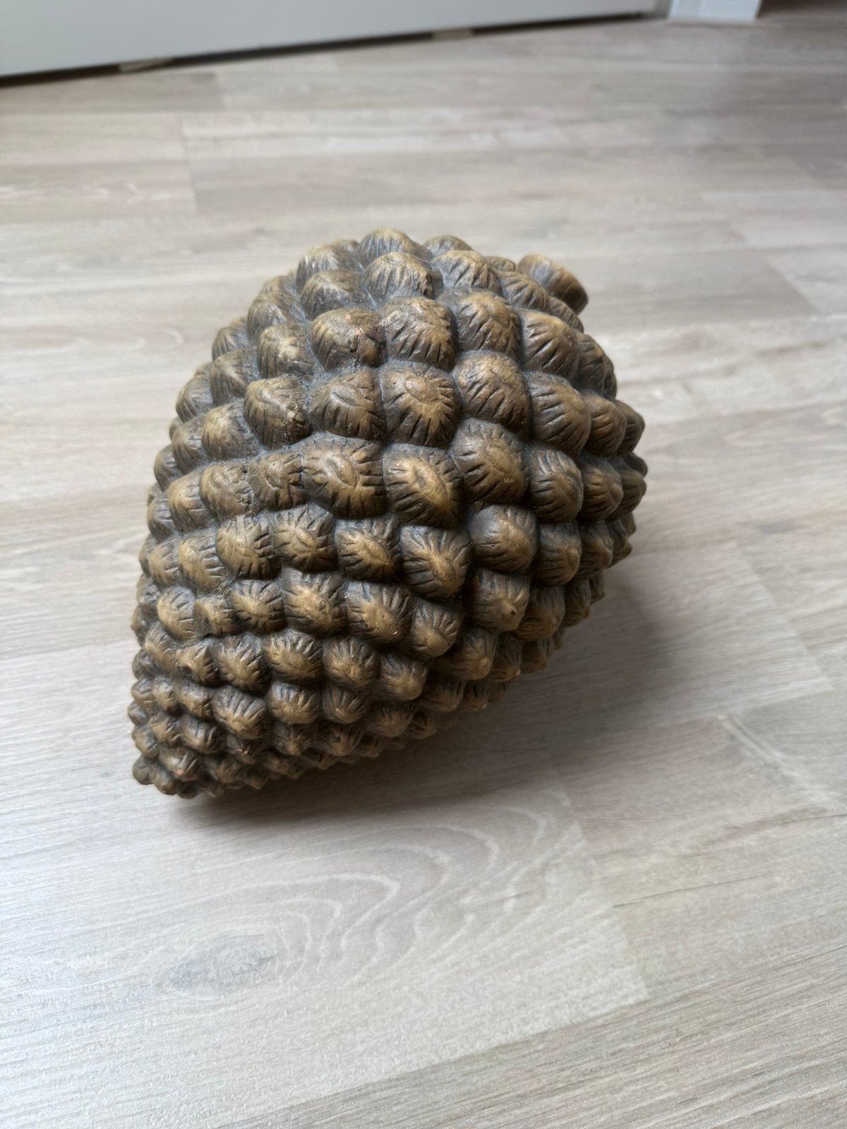 Stenen bruinen dennenappel, Ophalen, Zo goed als nieuw, Bruin, Steen/keramiek