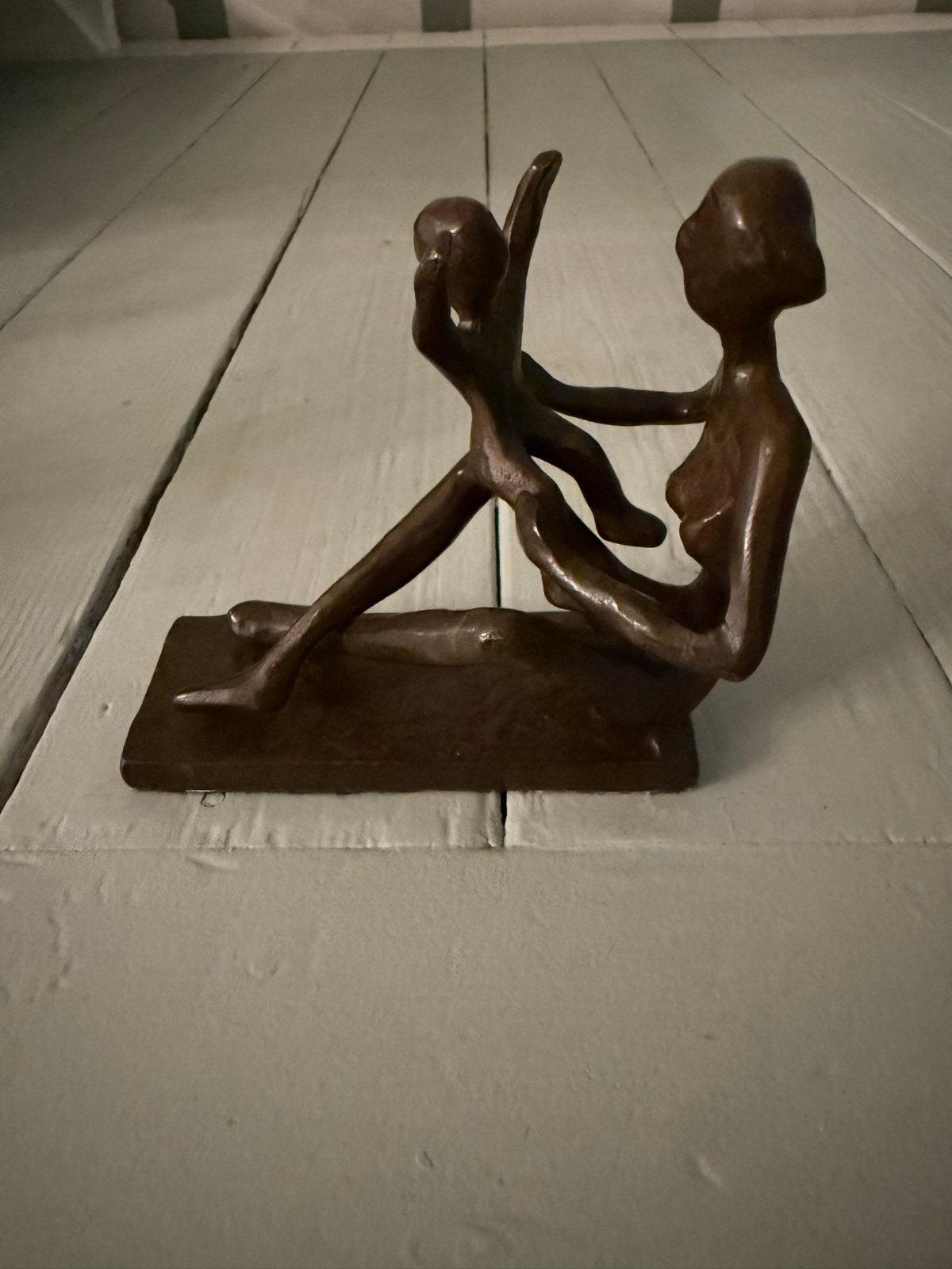 Bronzen beeld moeder en kind - Abstracte sculptuur, Ophalen, Groep mensen, 20 - 50 cm, Beeld