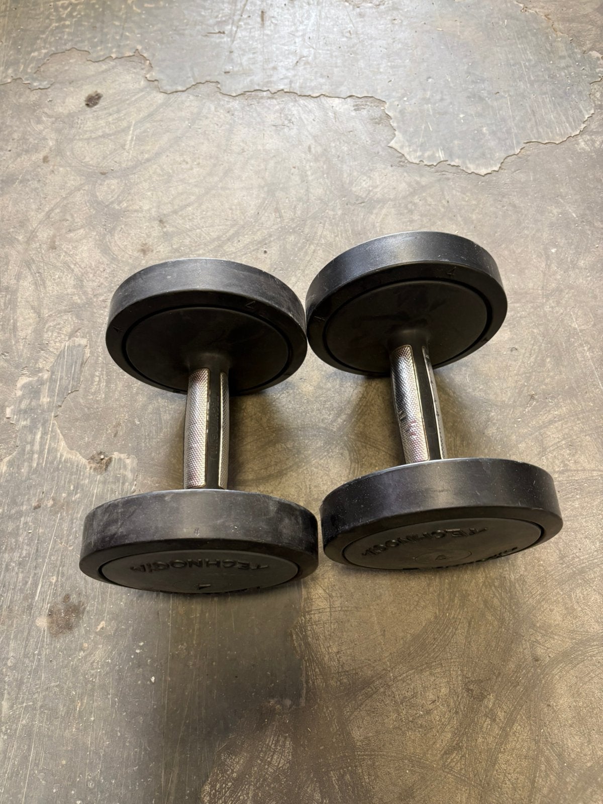 2 x 4 kg technogym dumbbells gewichten, Dumbbells, 2 x 4 kg, Ophalen of Verzenden, Gebruikt
