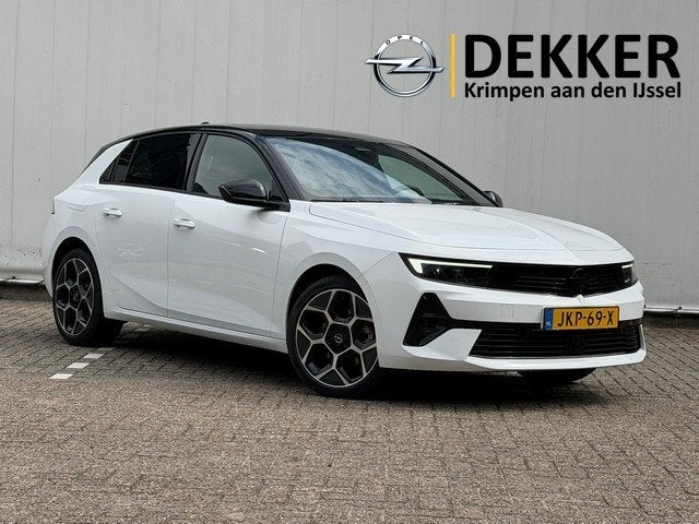 Opel Astra 1.2 Turbo Hybrid 145PK GS met 360-Camera, Winterp, 136 pk, Gebruikt, Euro 6, Wit