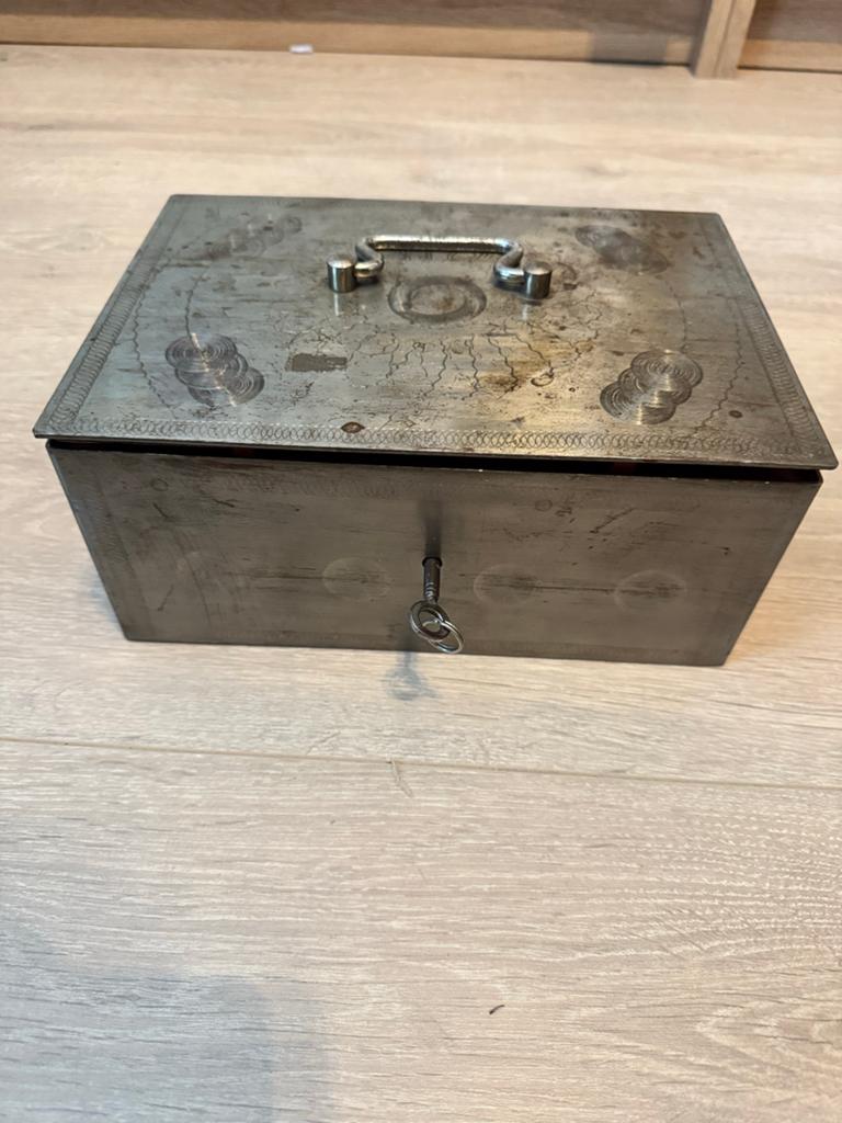 Antieke Beaumont geldkist met muntencollectie, Minder dan 50 cm, Gebruikt, Minder dan 50 cm, Ophalen of Verzenden