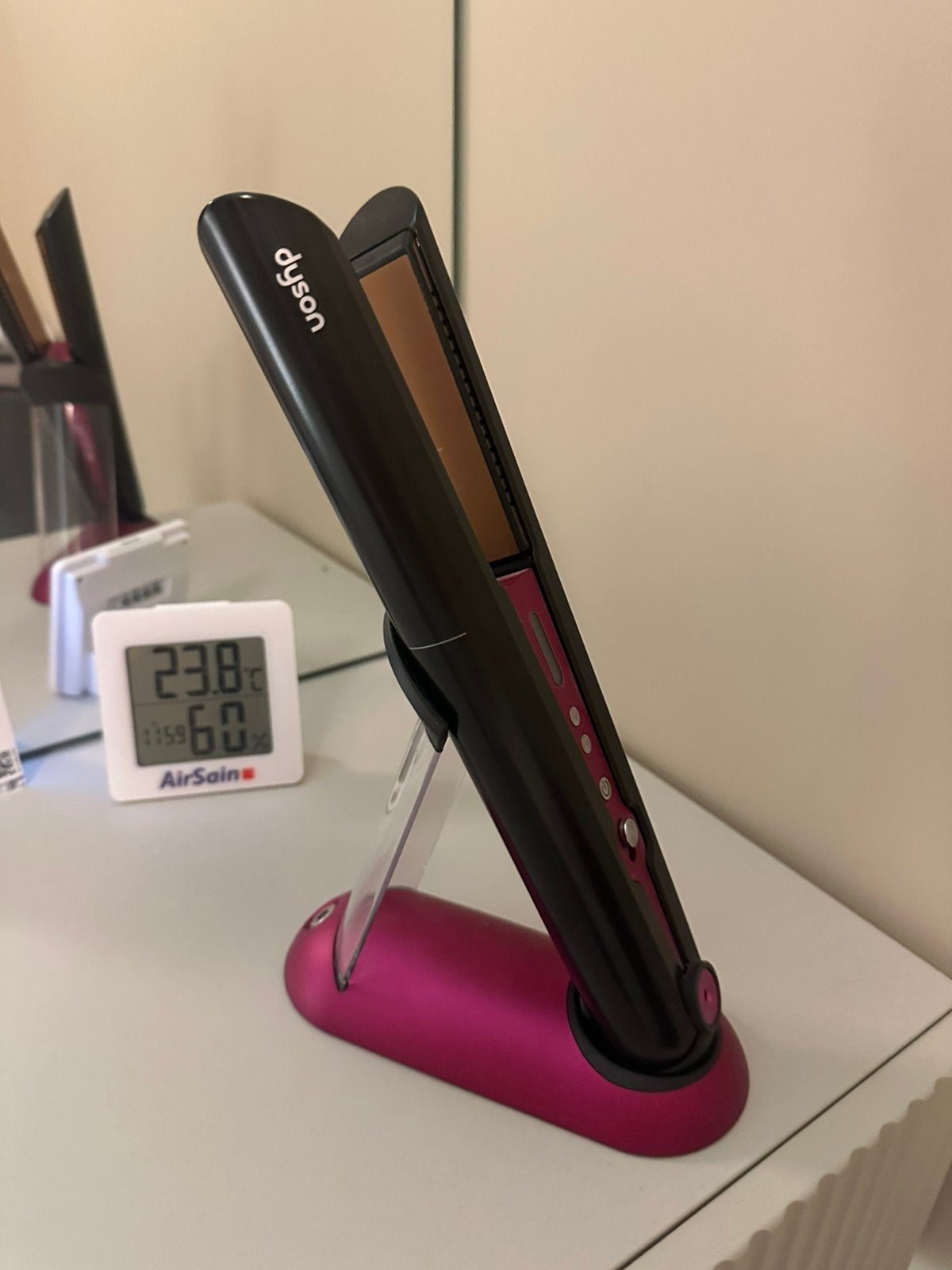 Dyson hair straightener almost new, Ophalen of Verzenden, Zo goed als nieuw, Föhn of Haardroger