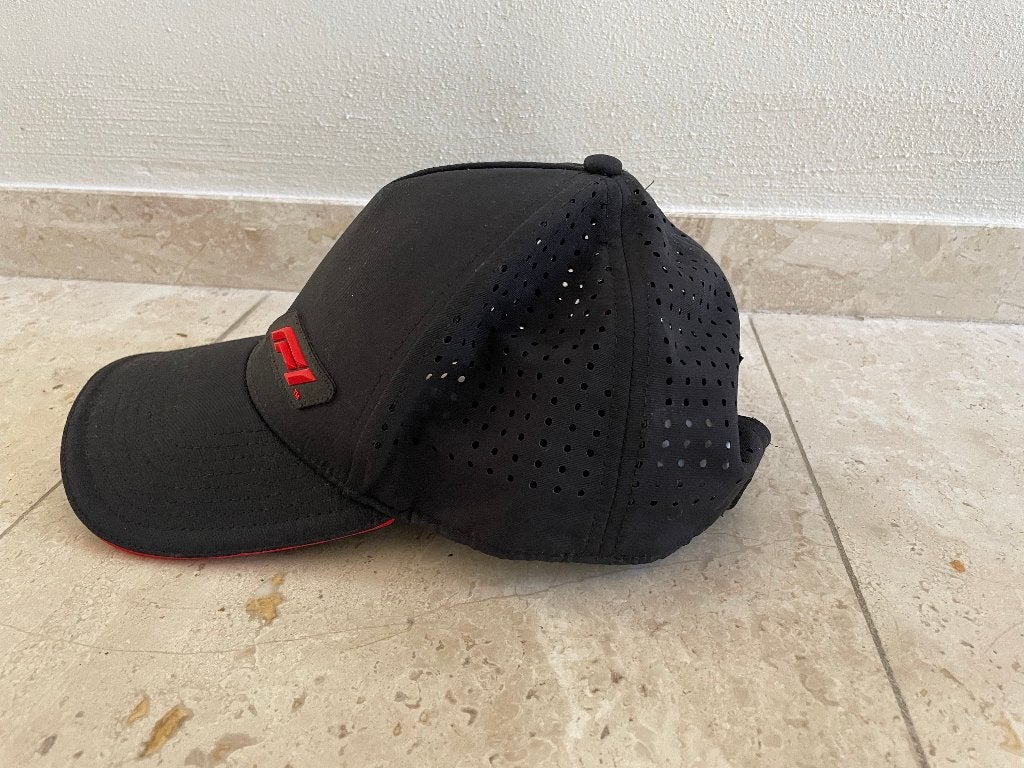 Formula1 TM: NIEUWE originele zwarte pet Licensed Edition., Verzenden, Nieuw, 57 cm (M, 7⅛ inch) of minder, Pet