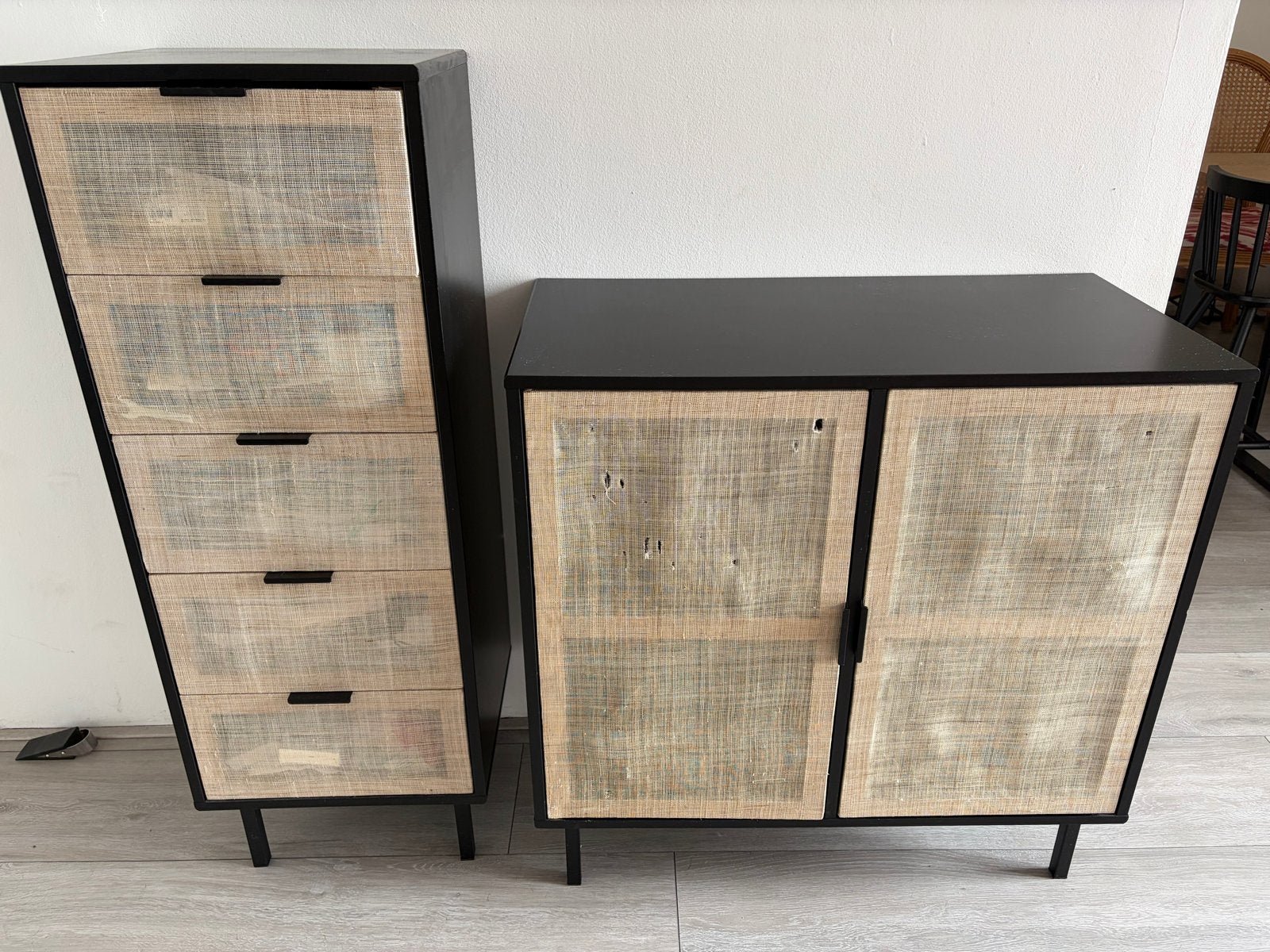 Zwarte ladekast en dressoir met rotan details, Ophalen, Gebruikt