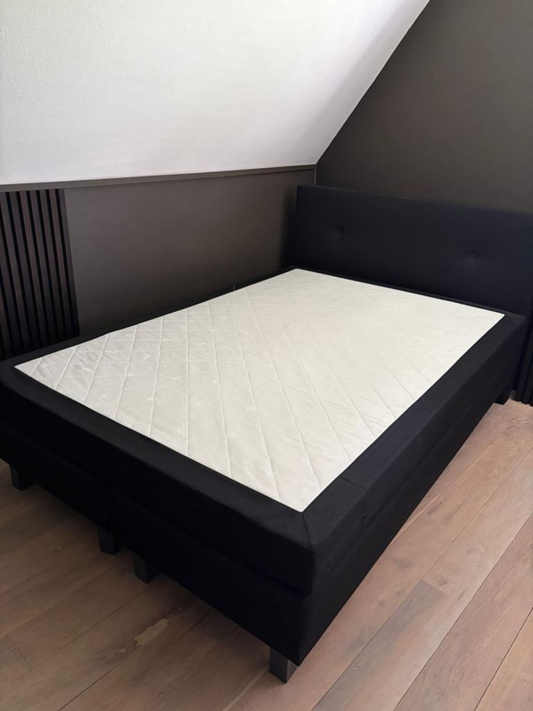 Zwart bed, Huis en Inrichting, Slaapkamer | Bedden, Eenpersoons, Zwart, Zo goed als nieuw, Metaal