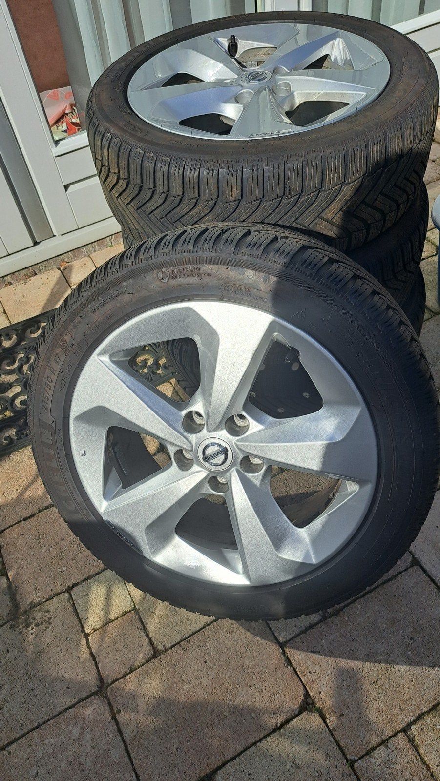 Nissan Leaf en Pulsar 2 sets 17 inch winterbanden met velgen, Auto-onderdelen, Ophalen, Banden en Velgen, 17 inch, Winterbanden
