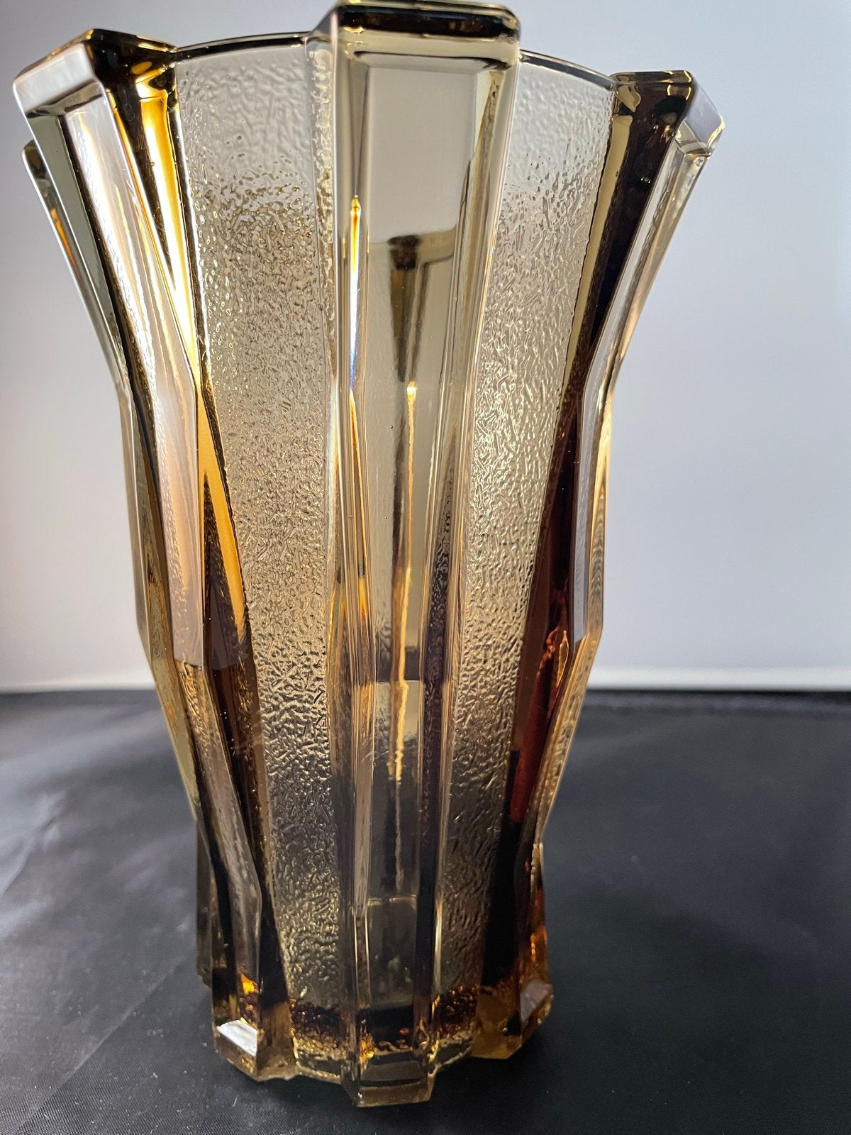 Art Deco Val St Lambert Vaasje - Bruin Glas, Ophalen of Verzenden