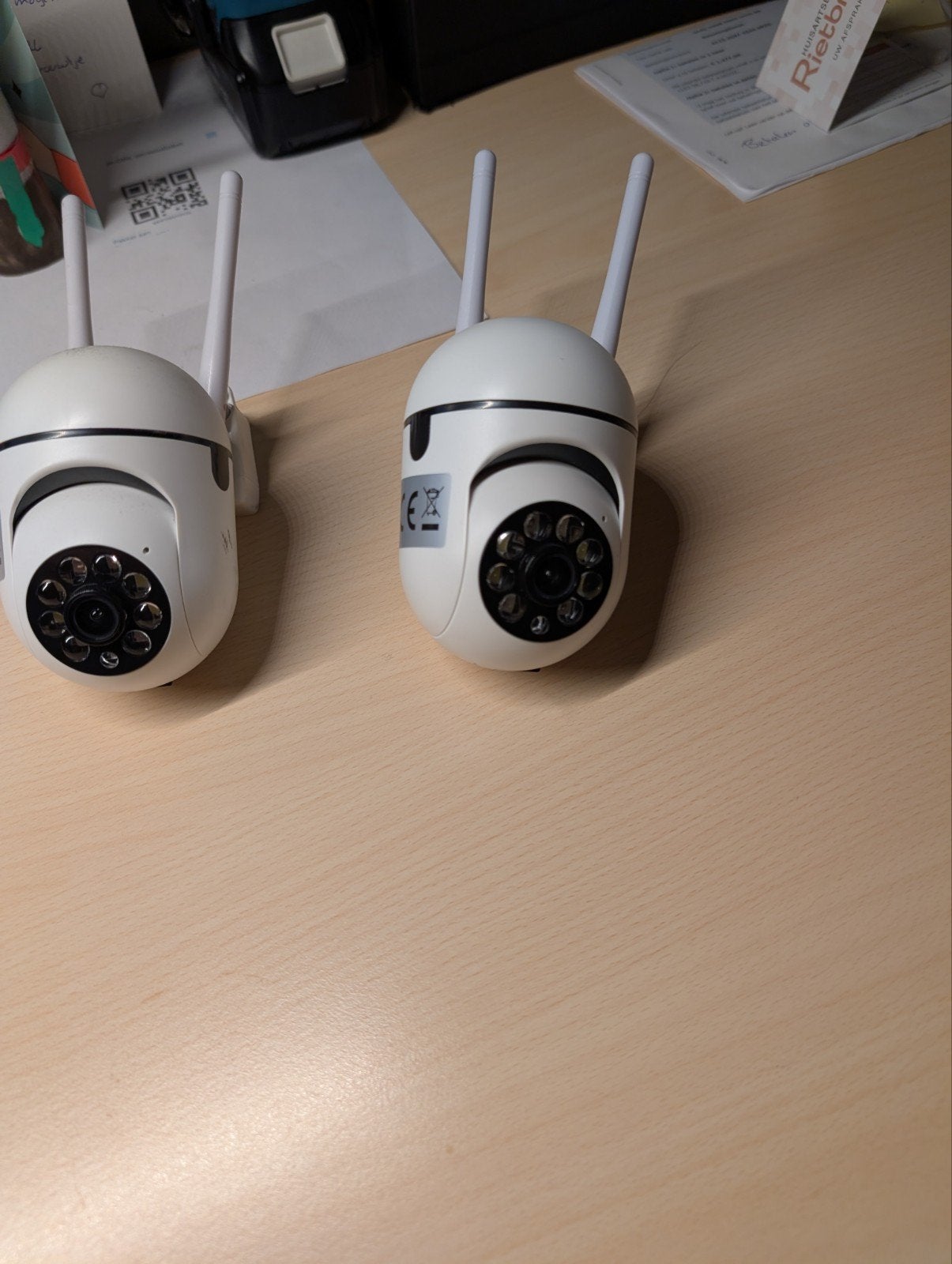 2x Beveiligingscamera met Wifi en Nachtzicht, Ophalen of Verzenden, Gebruikt, Binnencamera