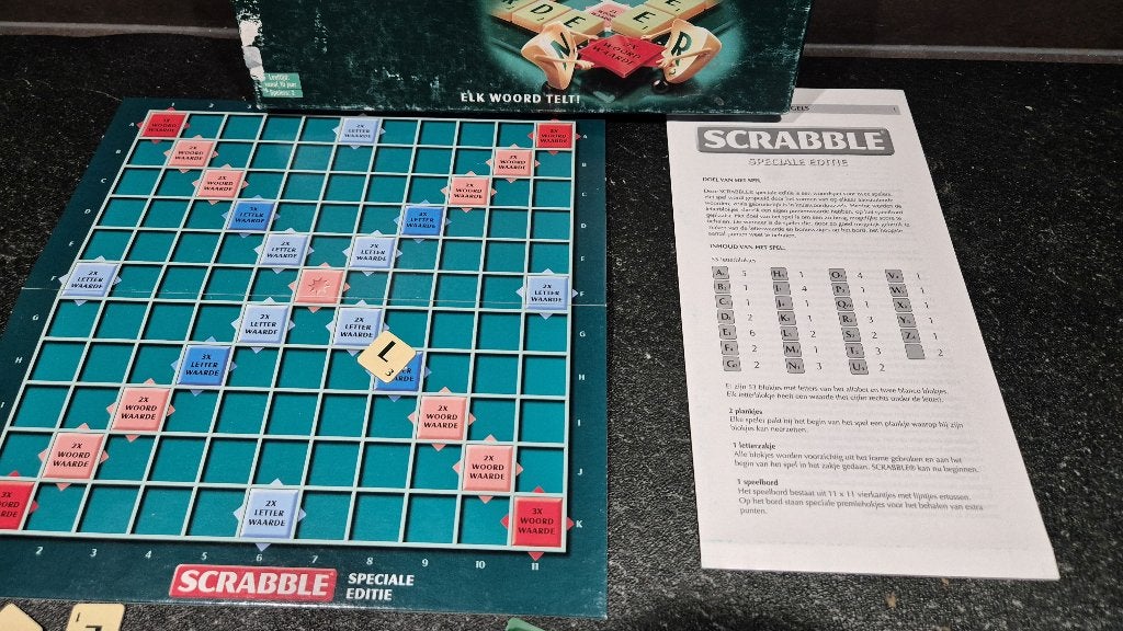Scrabble, speciale Editie, compleet en mooie staat. 5B14, Tweedehands verkoop, Tweedehands verkoop, Gebruikt, Ophalen of Verzenden