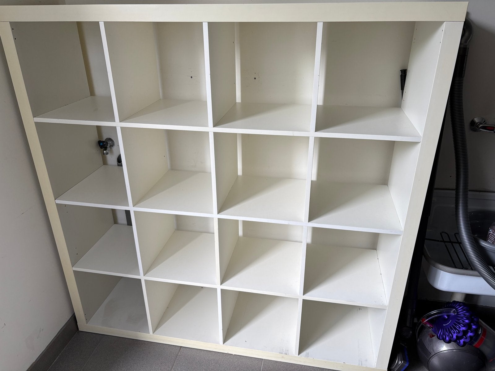 Gratis af te halen: Wit vakkenkast / opbergkast, Huis en Inrichting, Ophalen, Gebruikt