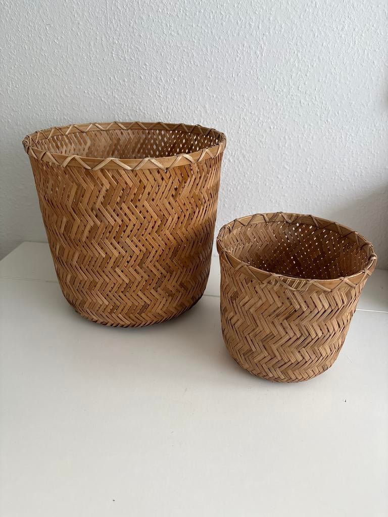 Set van 2 IKEA KLYNNON bloempotten, bamboe, Ophalen of Verzenden, Zo goed als nieuw, Rond, Riet