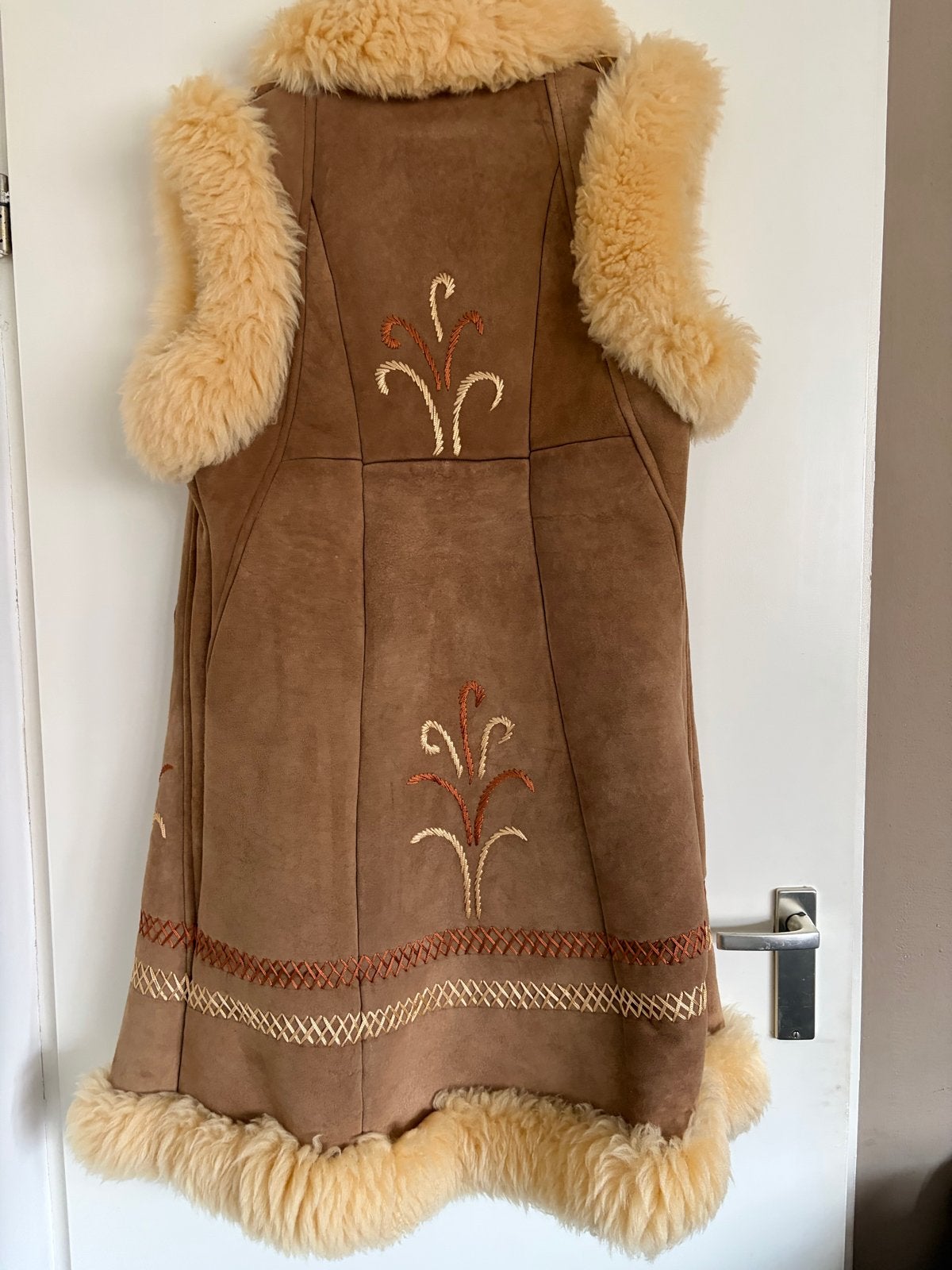 Afghaanse jas, echt suède, handgemaakt, schapenwol, Ophalen of Verzenden, Gedragen, Maat 38/40 (M), Bruin