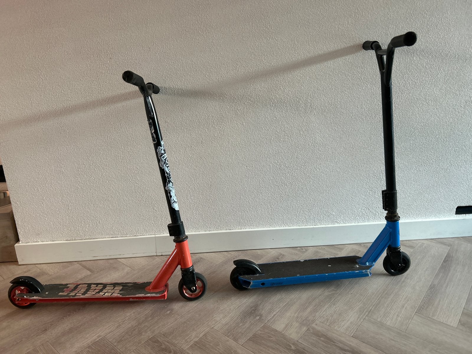 Stuntstep (rood/zwart) en Stuntstep (blauw/zwart), Ophalen, Gebruikt, Gewone step