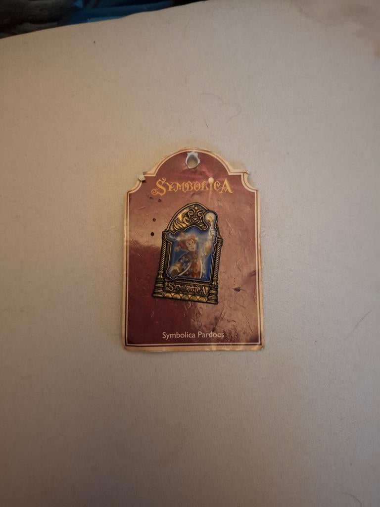 Efteling Symbolica Pardoes Pin - Nieuw op kaart, Verzamelen, Efteling, Ophalen, Nieuw, Button of Speldje