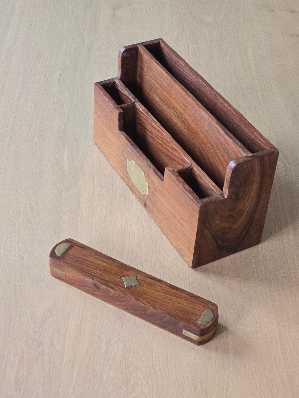 antiek houten bureau-organizer & bijbehorend pennenbakje €49, Ophalen of Verzenden