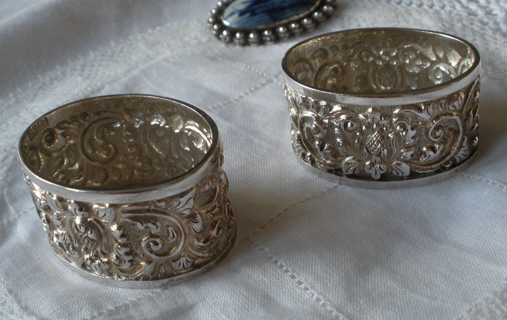 2 Zilveren bewerkte servetringen, Antiek en Kunst, Ophalen of Verzenden, Zilver