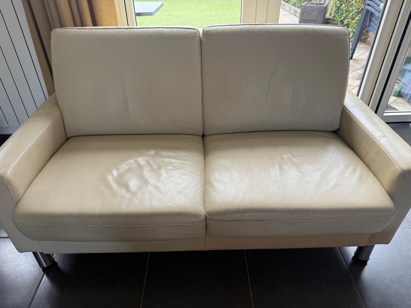 Leren 2 zits bank creme, Huis en Inrichting, Banken | Bankstellen, Ophalen, Gebruikt, Tweepersoons, 75 tot 100 cm