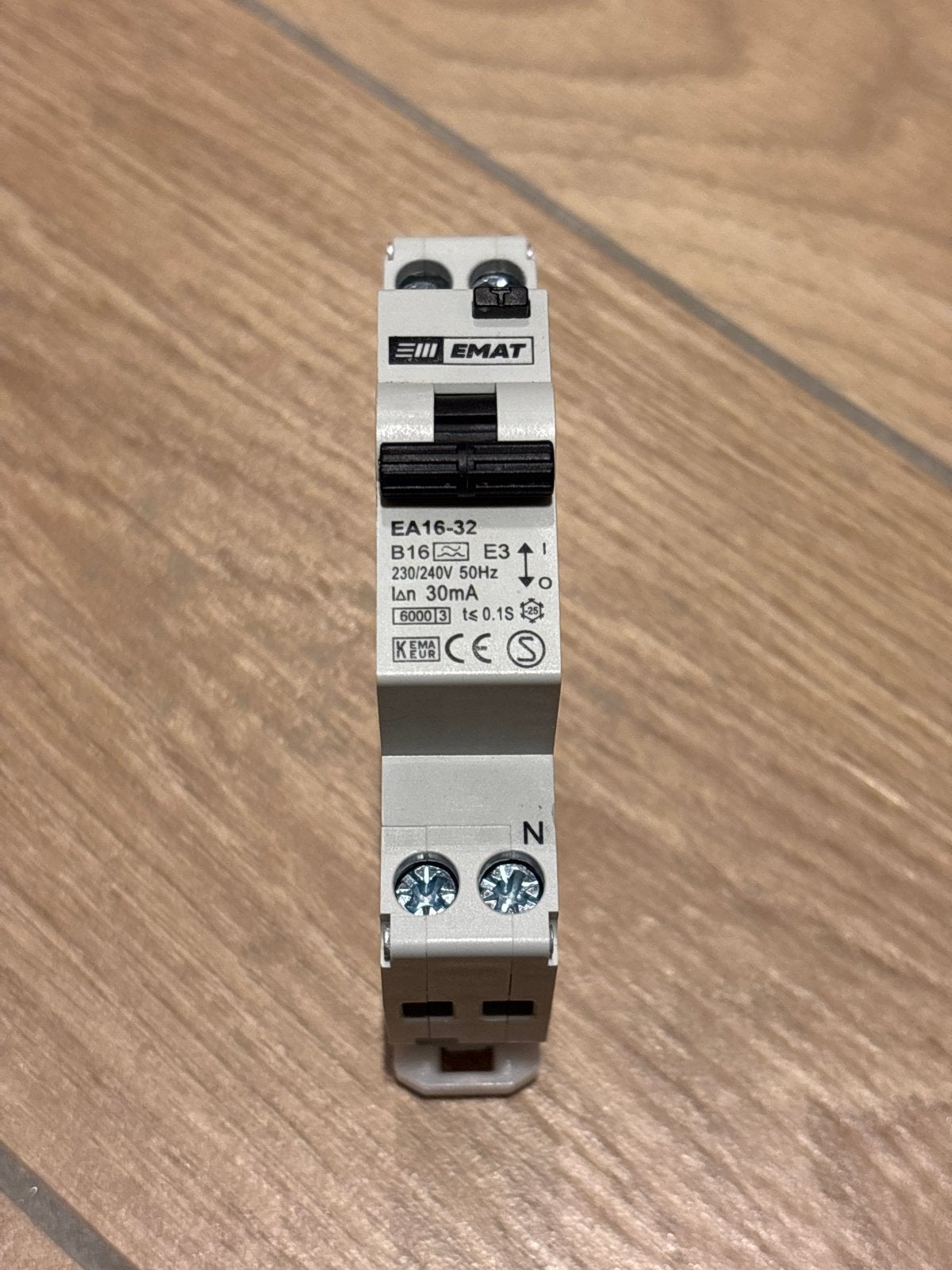Emat EA16-32 B16 30mA Aardlekautomaat - Zo goed als nieuw, Ophalen of Verzenden, Zo goed als nieuw, Emat, Aardlekautomaat