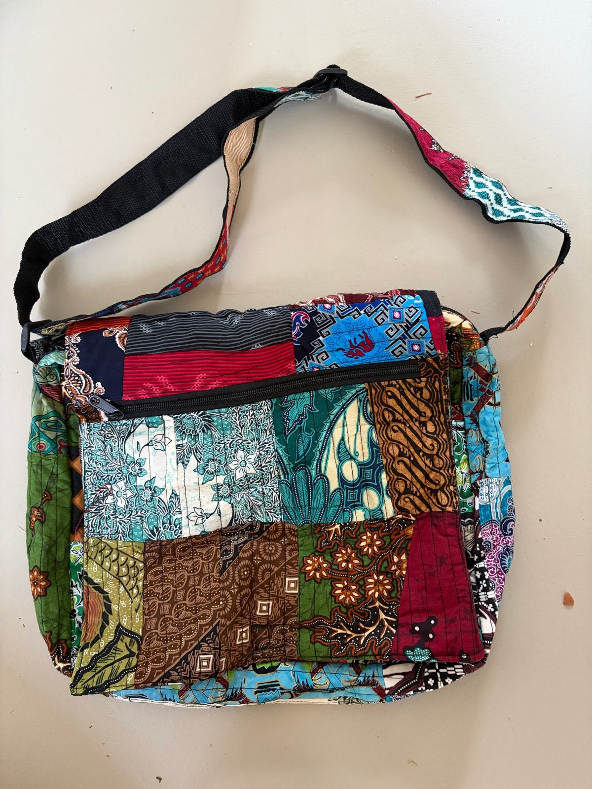 Patchwork Schoudertas - Uniek en Kleurrijk, Sieraden, Tassen en Uiterlijk, Tassen | Damestassen, Ophalen of Verzenden, Zo goed als nieuw