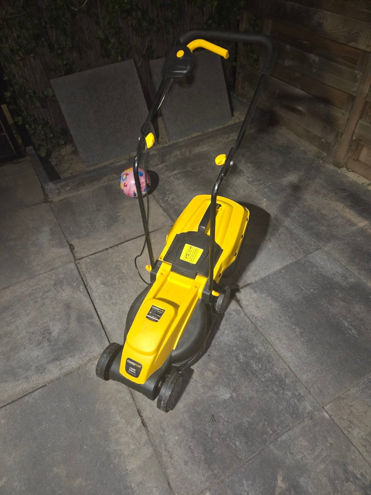Powerplus grasmaaier 1300W 320mm, Cirkelmaaier, Gebruikt, Elektrische grasmaaier, Ophalen of Verzenden