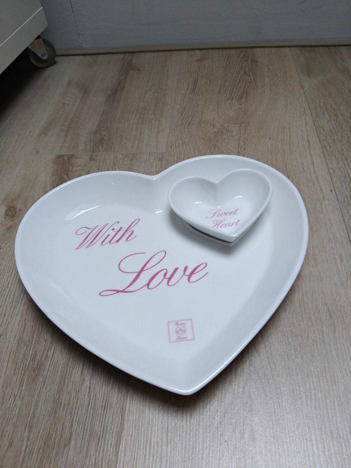 Riviera Maison schaal met kommetje "With Love", Huis en Inrichting, Keuken | Servies, Zo goed als nieuw, Schaal of Schalen, Overige stijlen