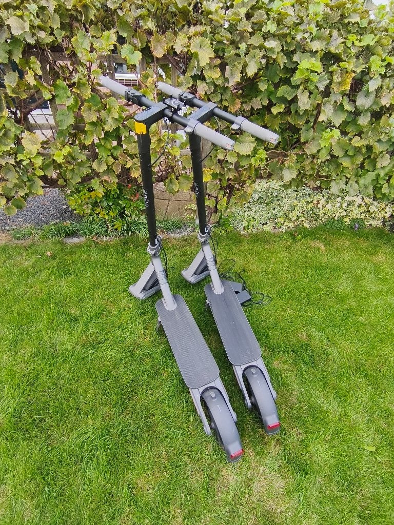 Foto 2 van 2x Electrische Step Xiaomi Electric Scooter 4 Ultra