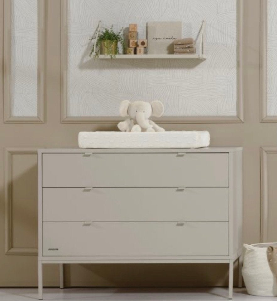 Kidsmill Commode met 3 lades, kleur outmeal, Ophalen, Zo goed als nieuw, 75 tot 100 cm, Voetruimte