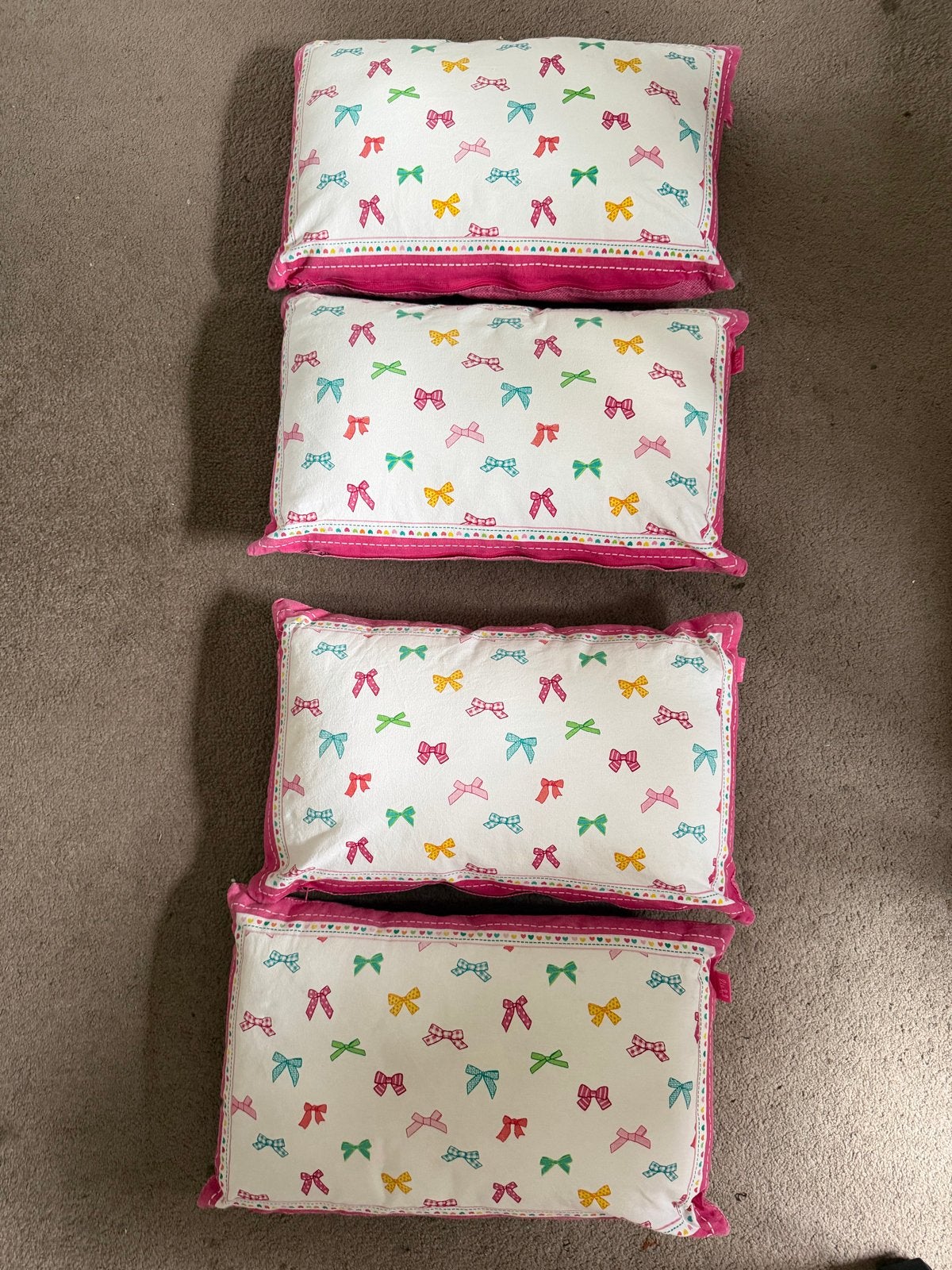 Lief! Sierkussens strikjespatroon roze kussen, Meerkleurig, Met print, Ophalen of Verzenden, Zo goed als nieuw