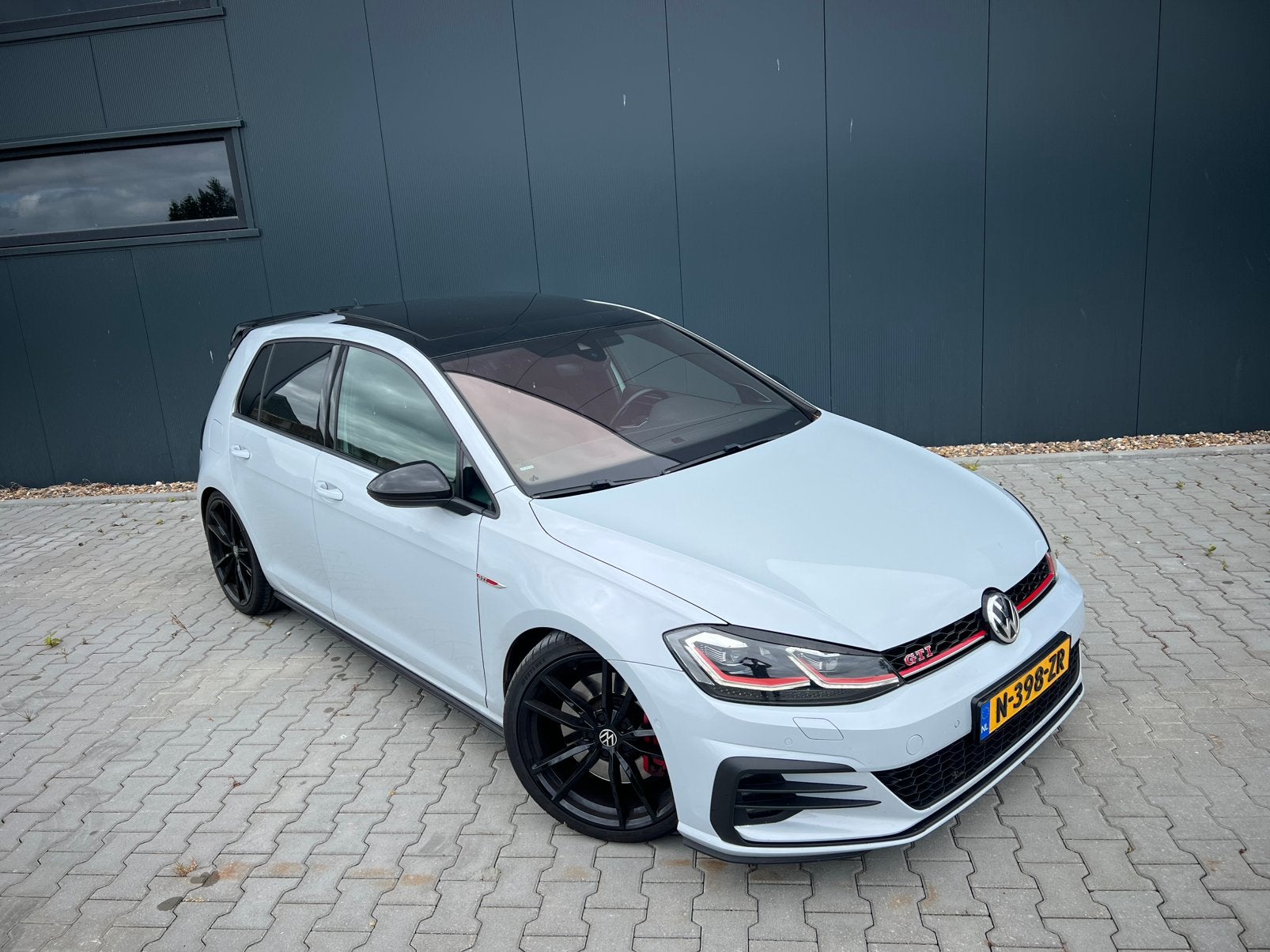 Volkswagen Golf 7.5 2.0 TSI 245pk 7-DSG White Silver, Auto's, Lichtsensor, Zwart, 4 cilinders, 1984 cc