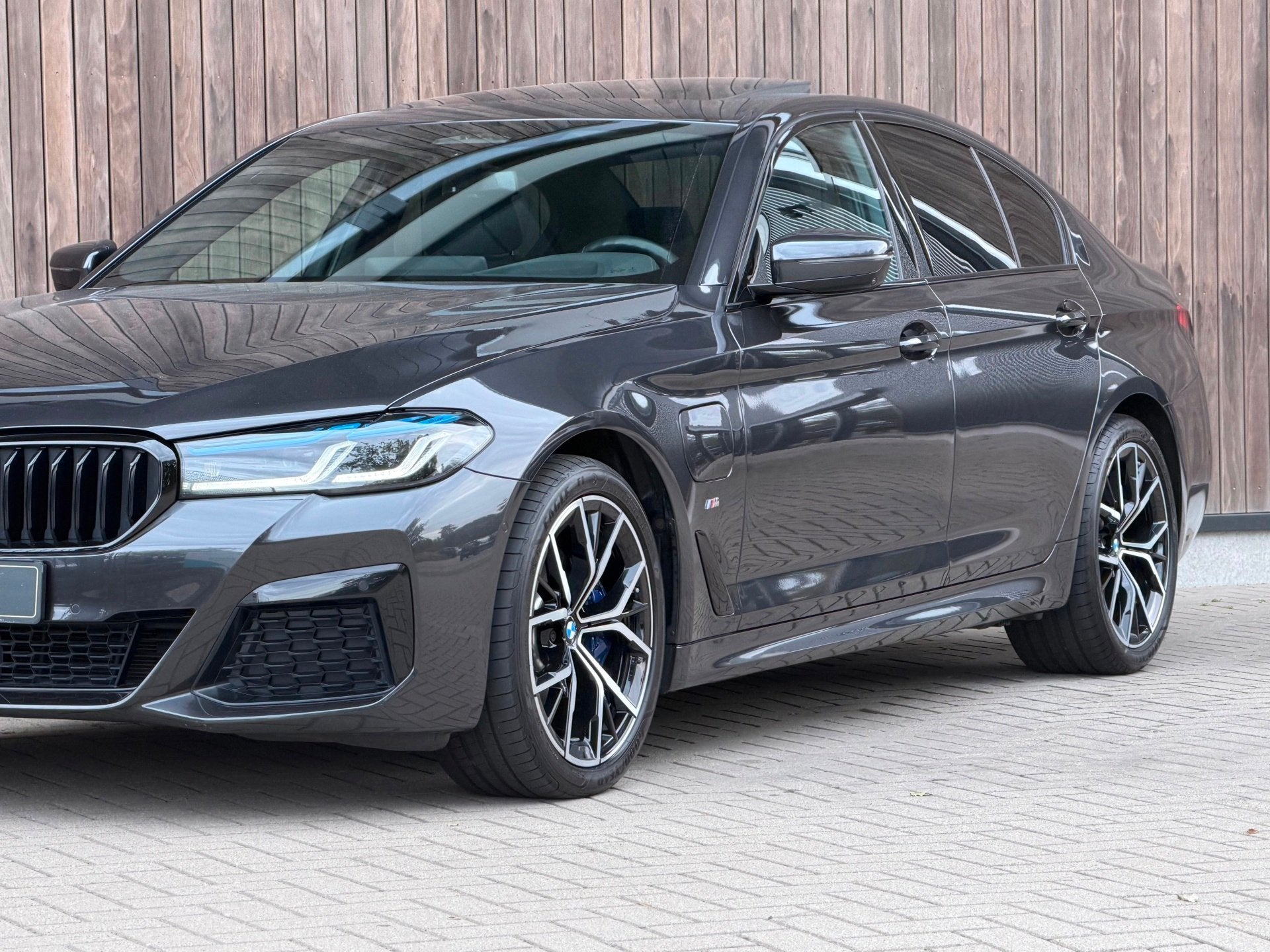 BMW 5-serie 530e High Executive M-sport / Softclose / VOL /, Achterwielaandrijving, Zwart, 4 cilinders, Bedrijf