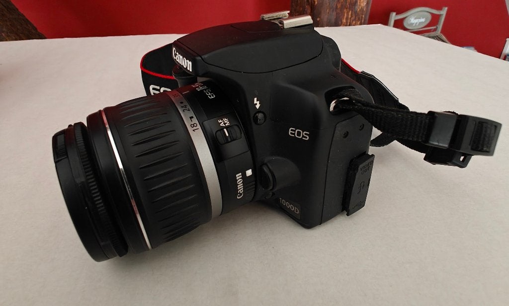 Canon 1000D met 18-55,75-300 Canon lenzen en Sigma 55-200, Audio, Tv en Foto, Fotocamera's Analoog, Ophalen of Verzenden, Gebruikt