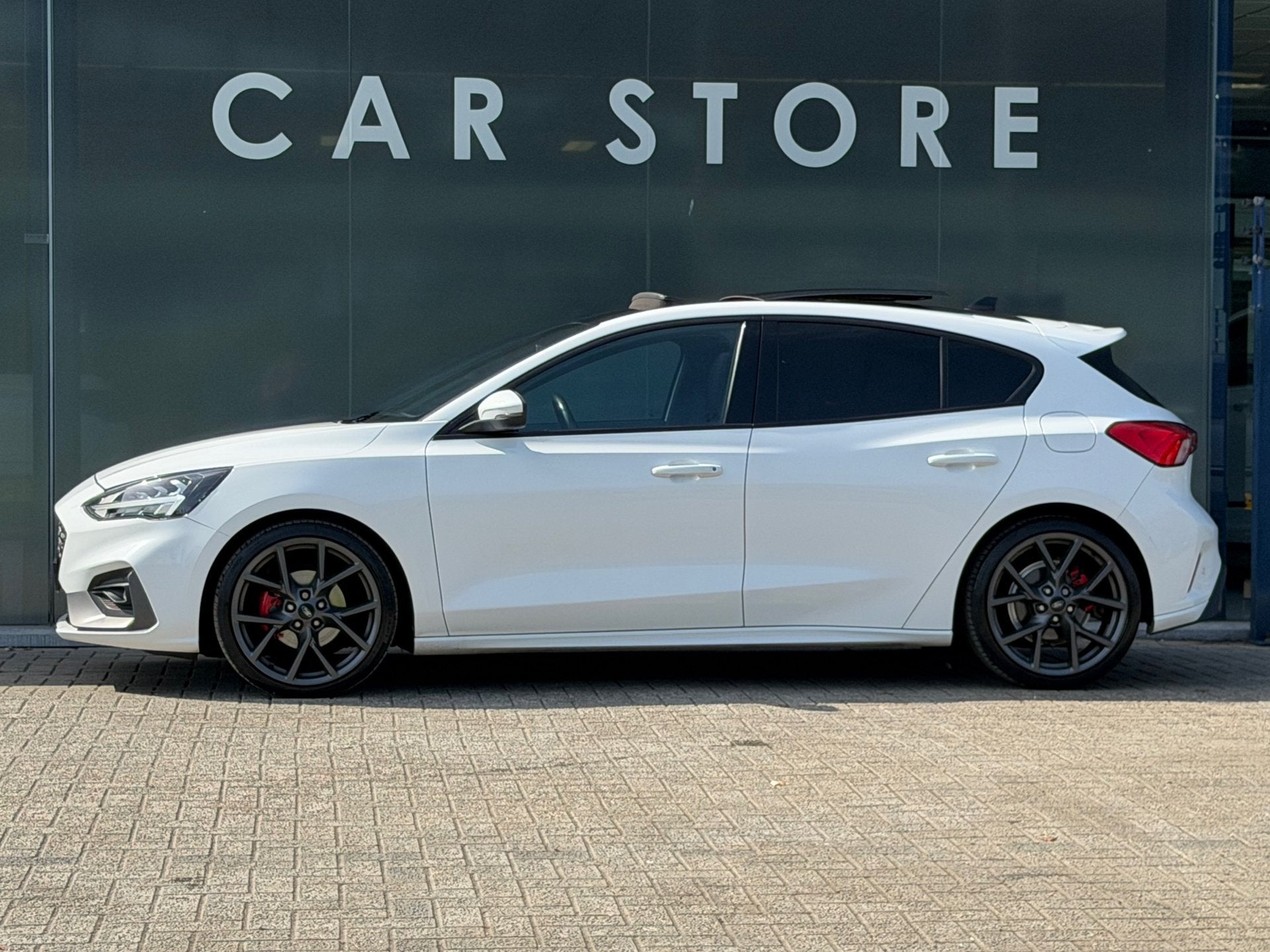 Ford Focus 1.5 EcoBoost ST Line Business AUTO| B&O|NAP|PANO, Auto's, 1304 kg, Stof, Gebruikt, Wit