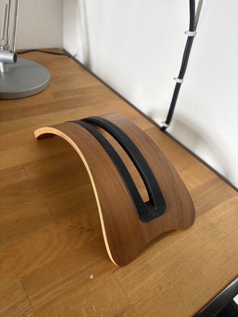 Verticale houten laptophouder, Ophalen, Zo goed als nieuw, Onbekend