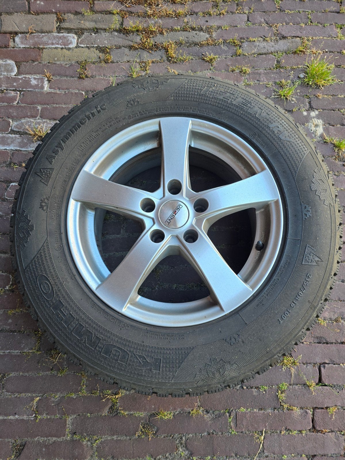Winterbanden Hyundai ix35 en Kia Sorento 215/70R15, Ophalen, 215 mm, Winterbanden, Banden en Velgen