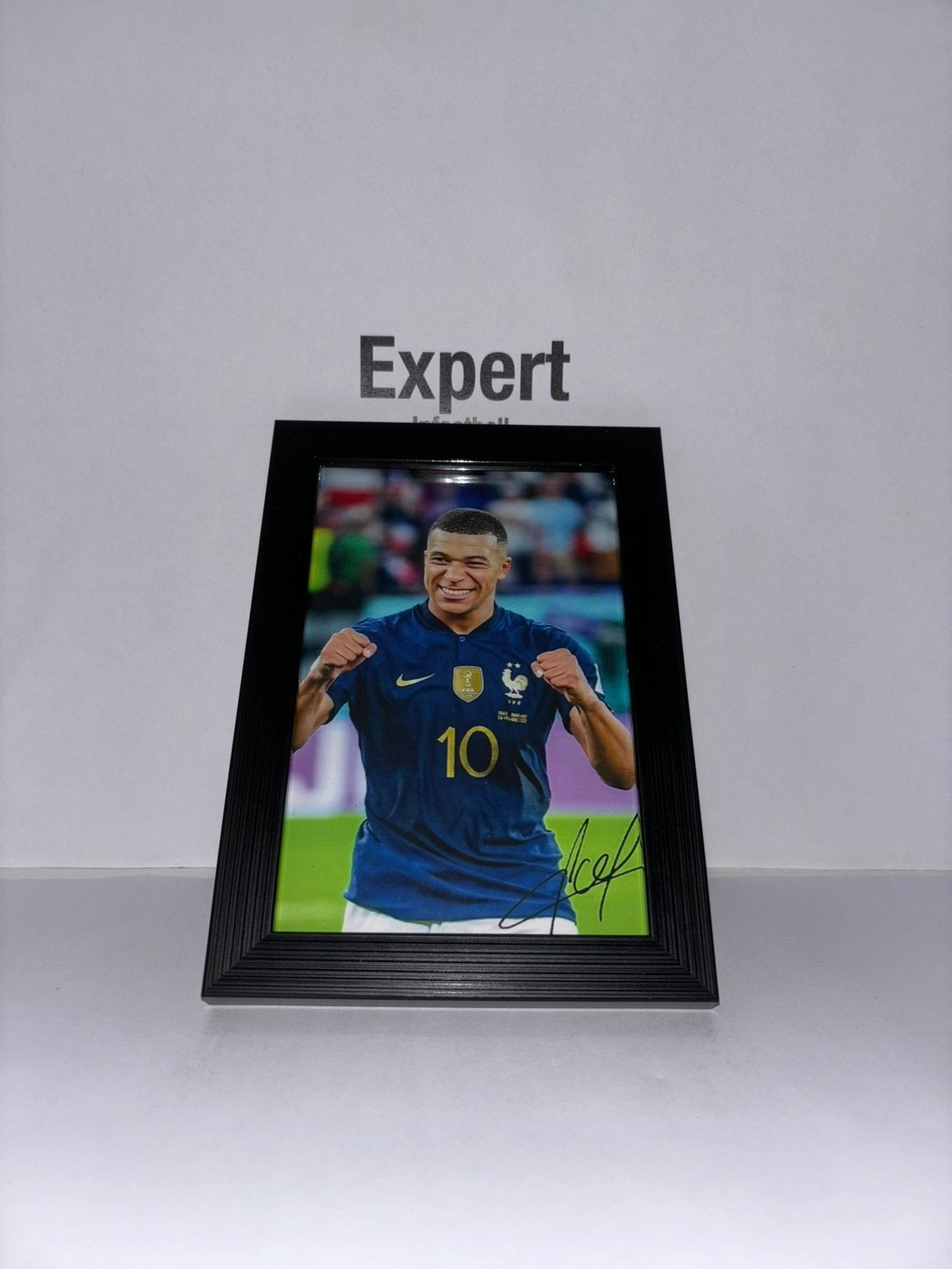 Mbappe gesigneerde foto ingelijst - Frankrijk, Ophalen of Verzenden, Nieuw, Buitenlandse clubs, Spelerskaart