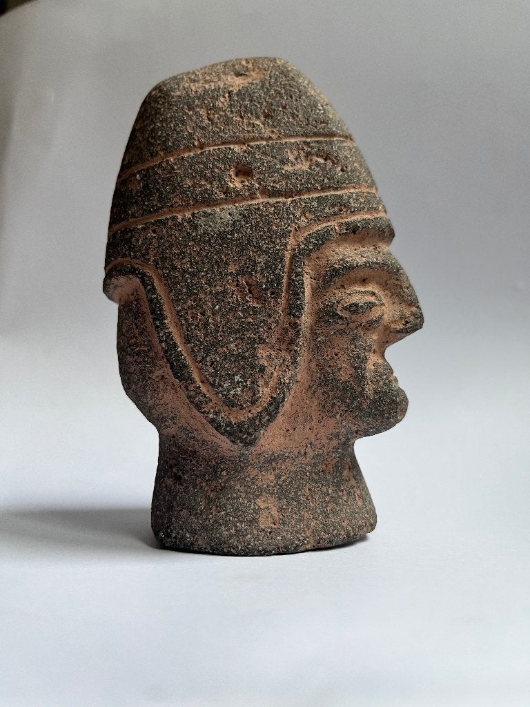 Pre-Colombiaans beeld van vulkanische steen, Ophalen of Verzenden, Gebruikt, Mens