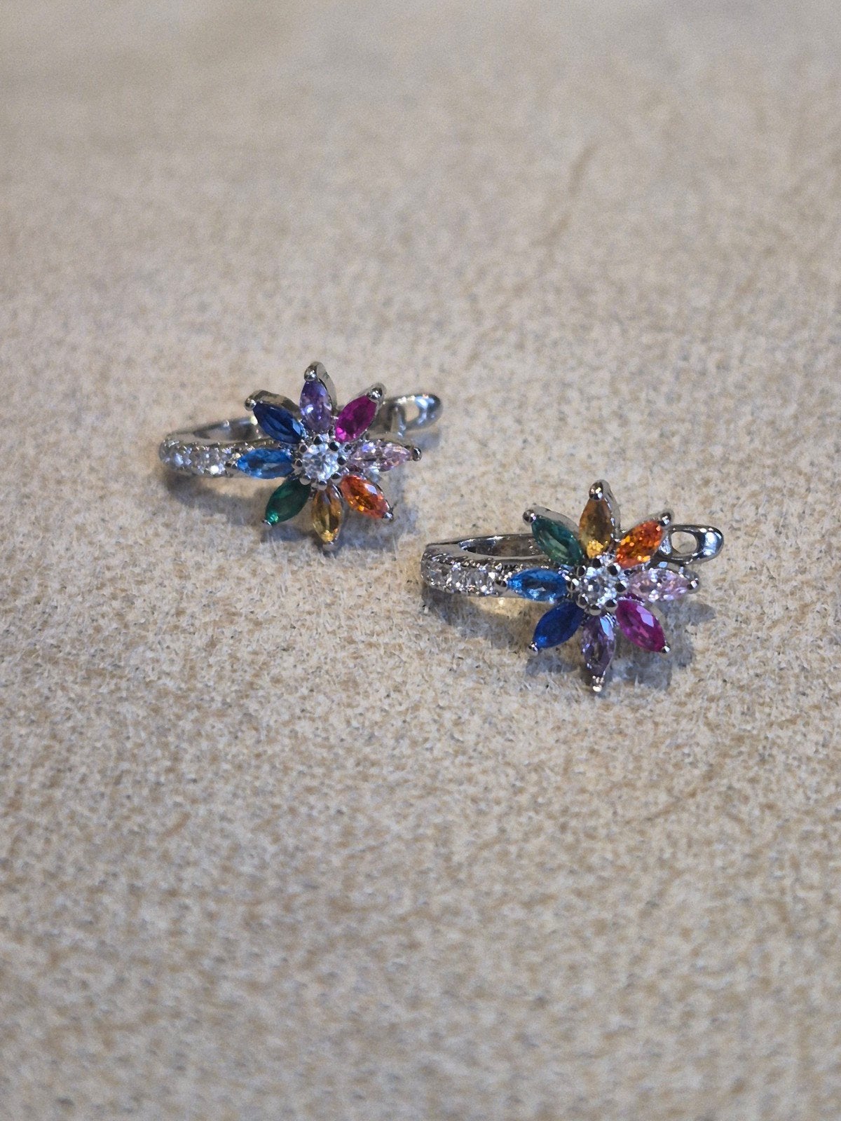 Nieuwe Zilveren 925 Oorbellen Kleine Bloemen met Zirkonia, Sieraden, Tassen en Uiterlijk, Oorbellen, Met kristal, Overige kleuren