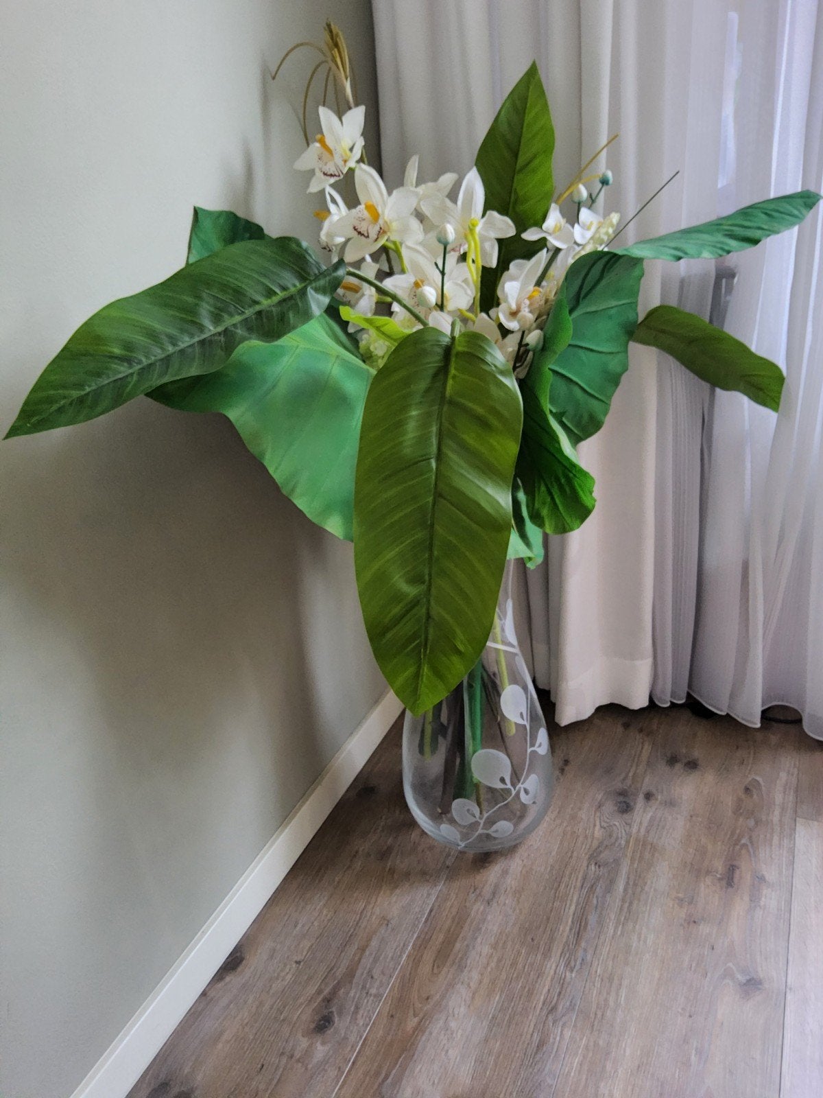 Glazen vaas met kunstbloemen - 66cm hoog, ca100cm met bloeme, Huis en Inrichting, Ophalen, Gebruikt, Transparant, Inclusief decoratie