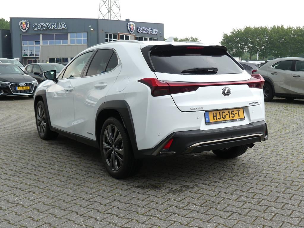 Lexus UX 250h F Sport Line / PANO, Gebruikt, 4 cilinders, Alcantara, Wit