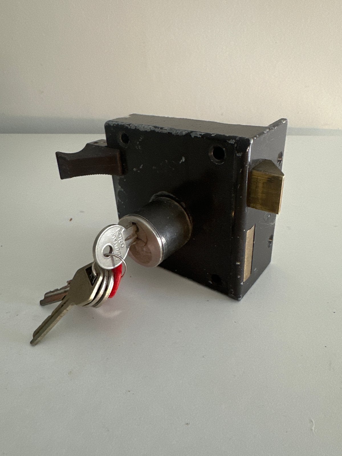 Oud opbouwslot met sleutels T.E.A.B, Ophalen of Verzenden, Gebruikt, IJzer, Slot