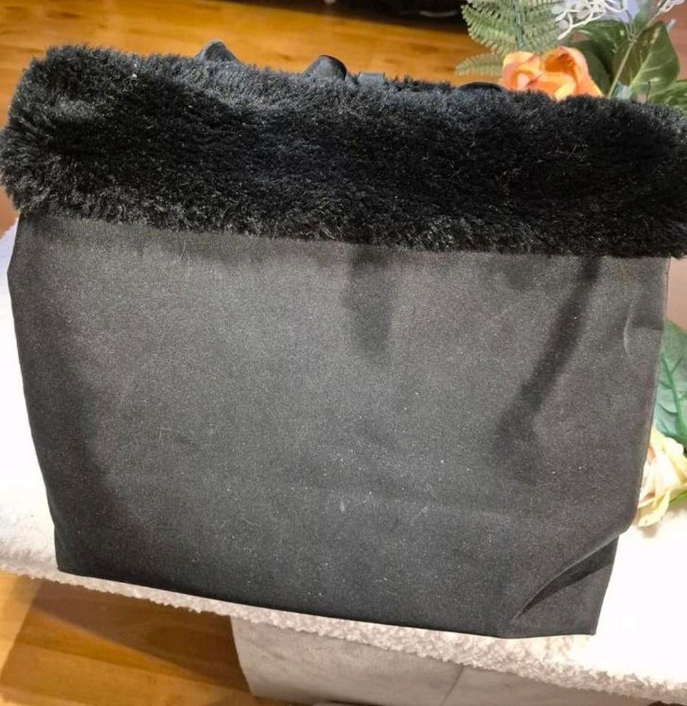 Schattige Lancôme tasje! Meer tassen-kleding-makeup-schoenen, Ophalen of Verzenden, Zo goed als nieuw, Zwart, Overige typen