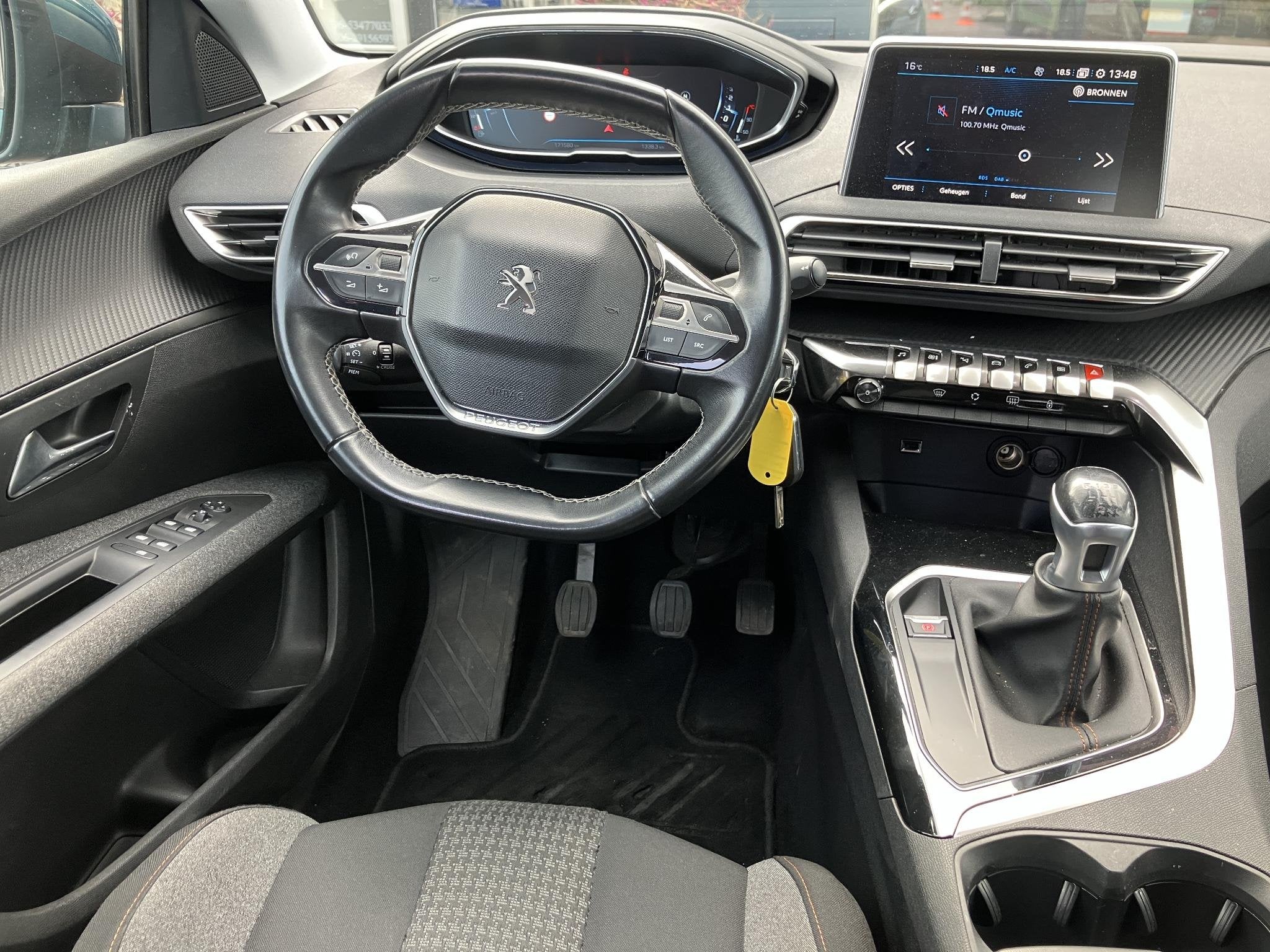 Peugeot 5008 1.2 PureTech Active | Schade | Export / Handel, Voorwielaandrijving, Stof, Gebruikt, Euro 6