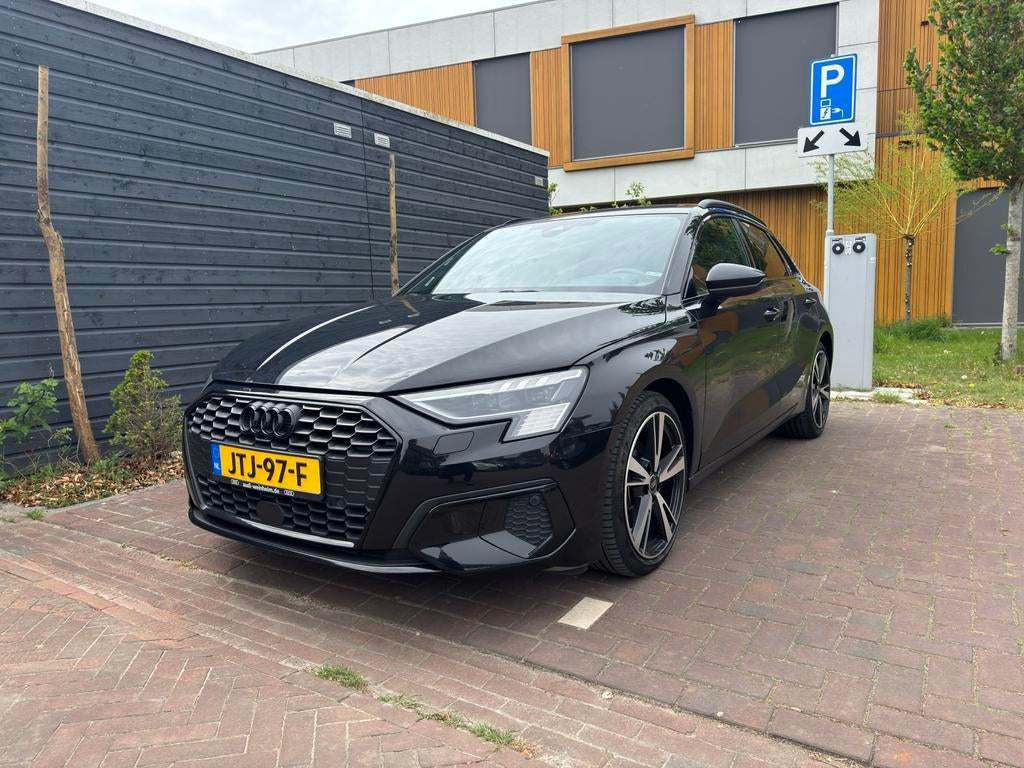 Audi A3 35 TDI 150pk S Tronic 2023 Zwart, Auto's, Audi, 4 cilinders, Zwart, Diesel, Particulier