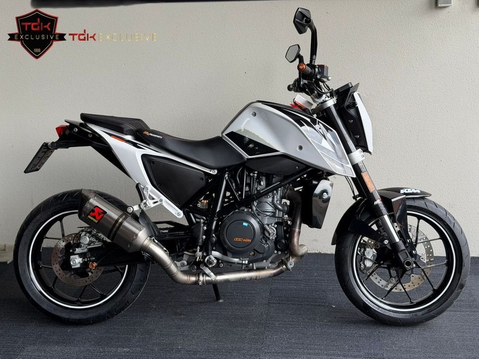 KTM 690 DUKE ABS TC AKRAPOVIC NETTE STAAT! (890 790 990 390), 693 cc, Bedrijf, Meer dan 35 kW, Minimaal motorrijbewijs A2