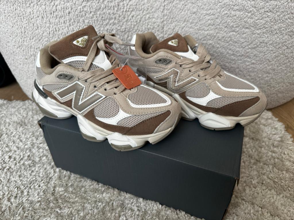 New Balance 9060 Sneakers - Maat 39.5, Kleding | Dames, Schoenen, Ophalen of Verzenden, Nieuw, Bruin, Sneakers of Gympen