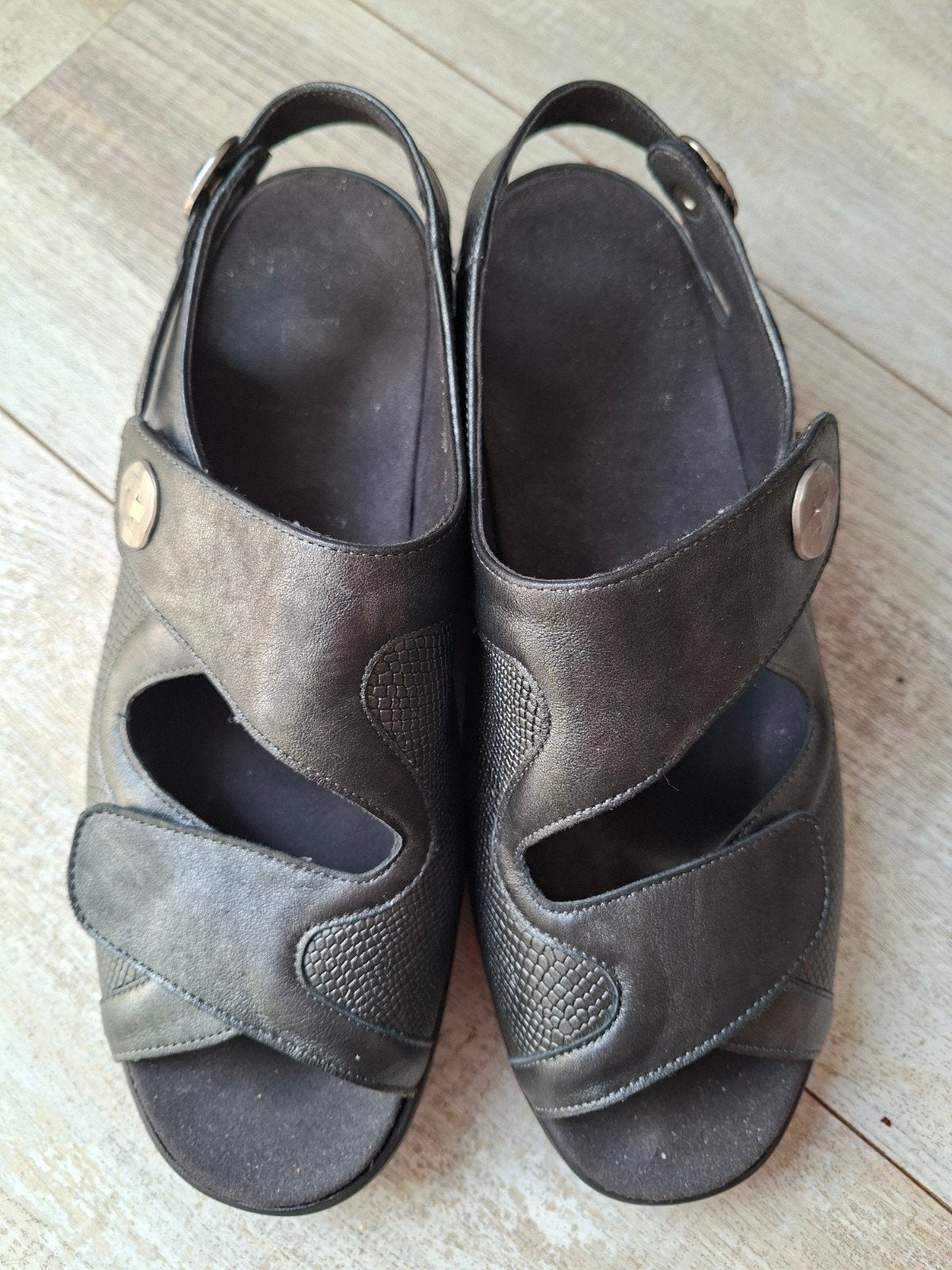 Zwarte sandalen met gesp en klittenbandsluiting, Kleding | Dames, Ophalen, Zwart, Onbekend., Sandalen of Muiltjes